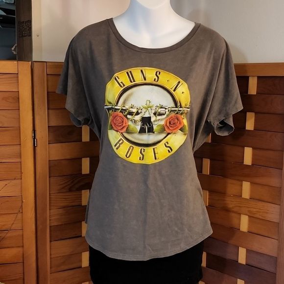 Guns N Rose's 🔫 🥀TShirt - Picture 1 of 9